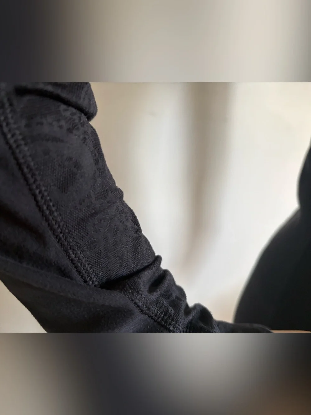 Lululemon Star Runner Black Pullover half-zip pockets thumbholes in sleeves Sz 6